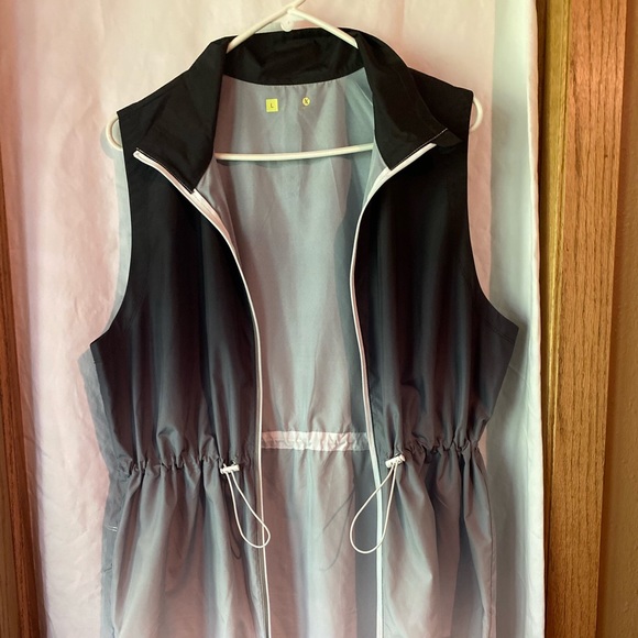 Vest - Picture 2 of 10